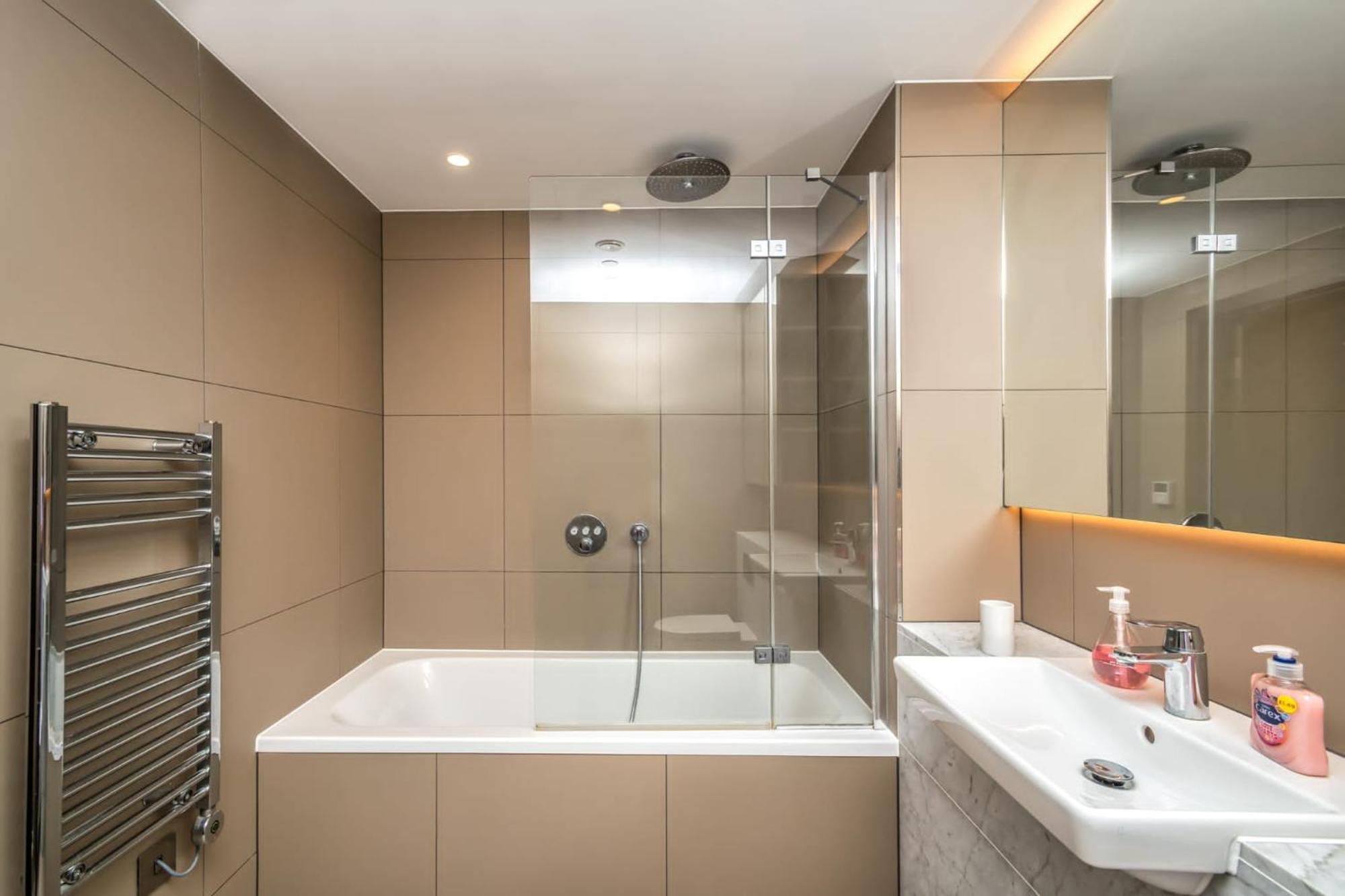 Luxury 2 Bedroom Apartment In Tower Hill Londyn Zewnętrze zdjęcie